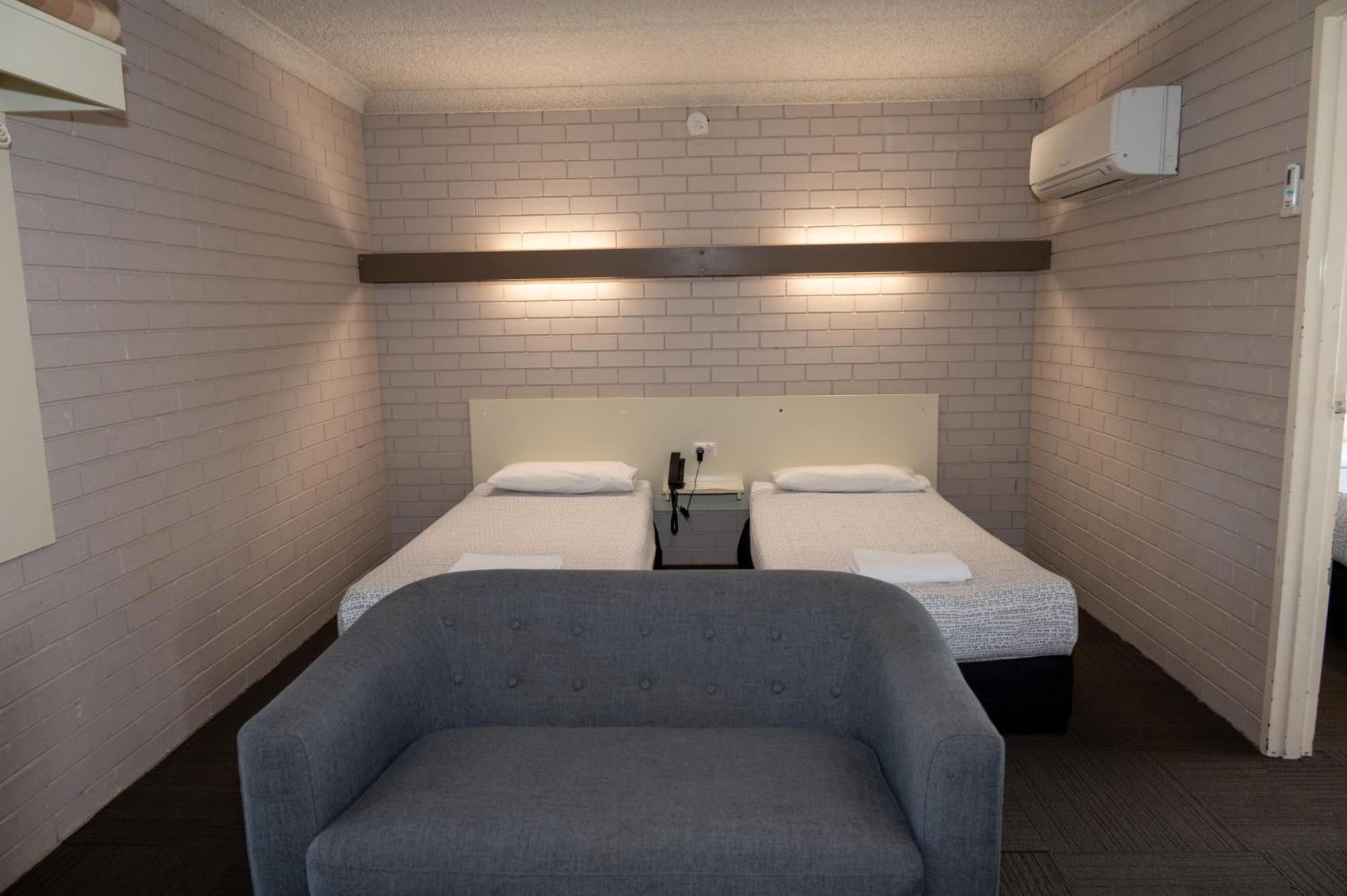 Tumut Valley Motel Pet Friendly Esterno foto
