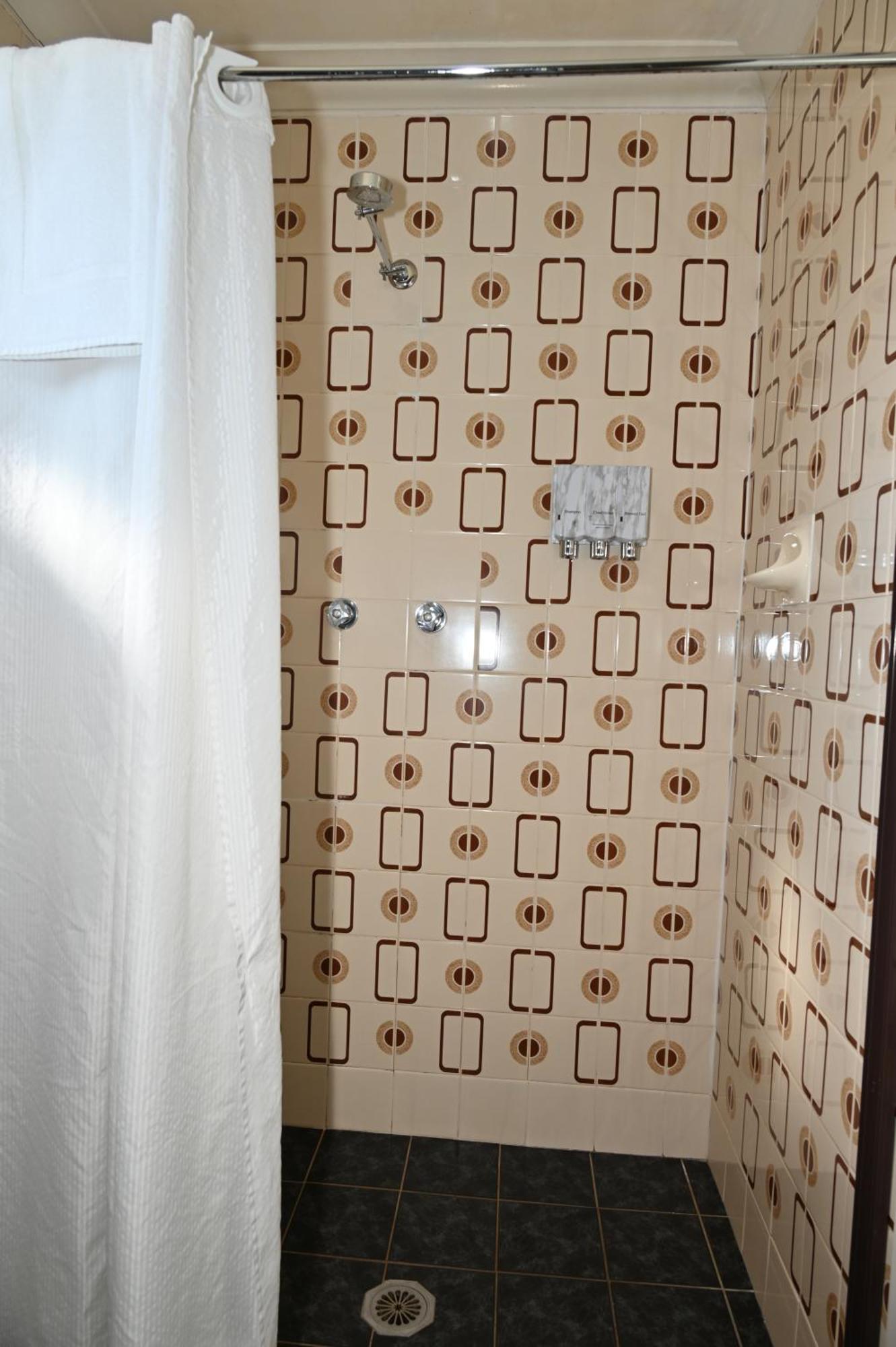 Tumut Valley Motel Pet Friendly Esterno foto