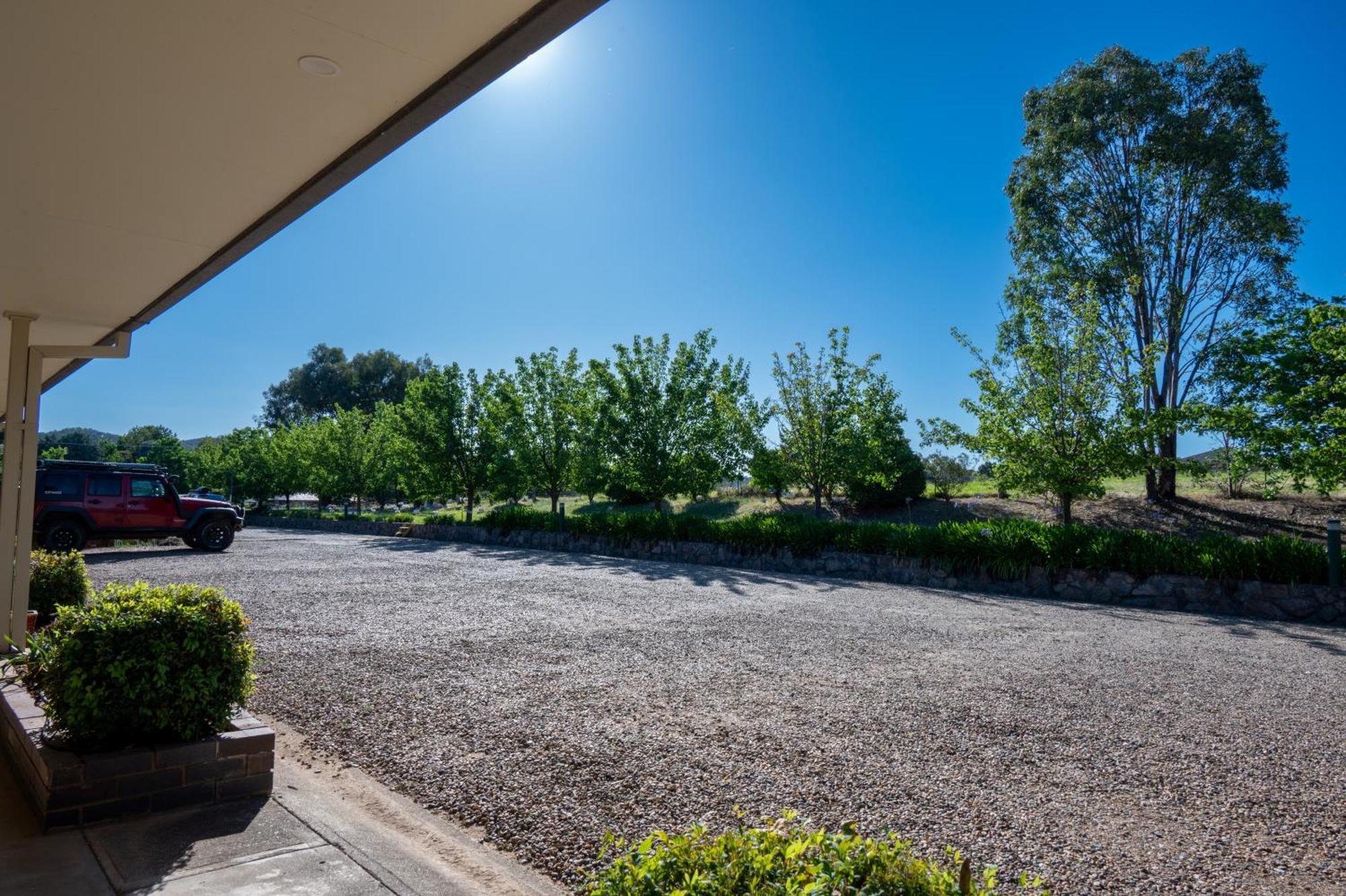 Tumut Valley Motel Pet Friendly Esterno foto