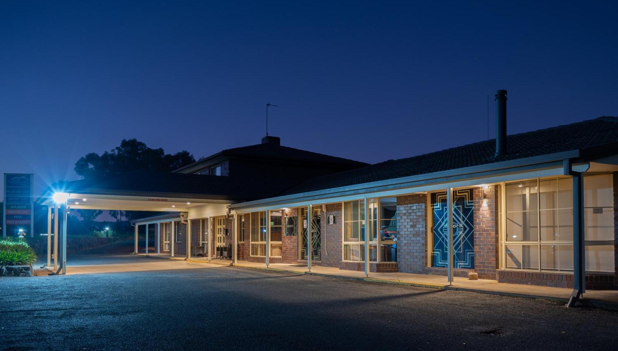 Tumut Valley Motel Pet Friendly Esterno foto