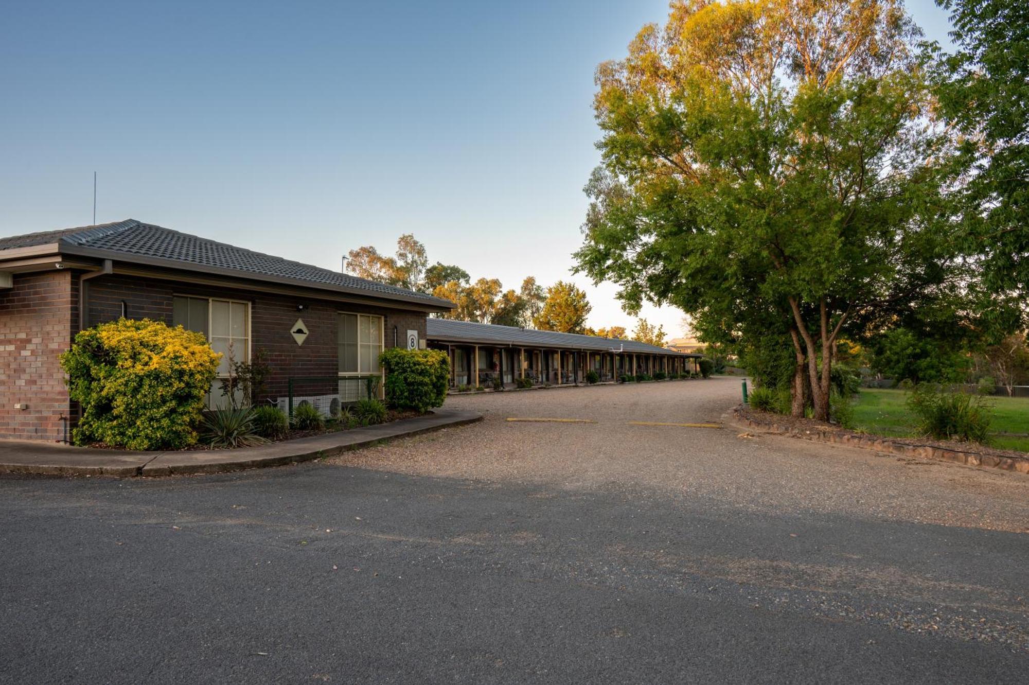 Tumut Valley Motel Pet Friendly Esterno foto