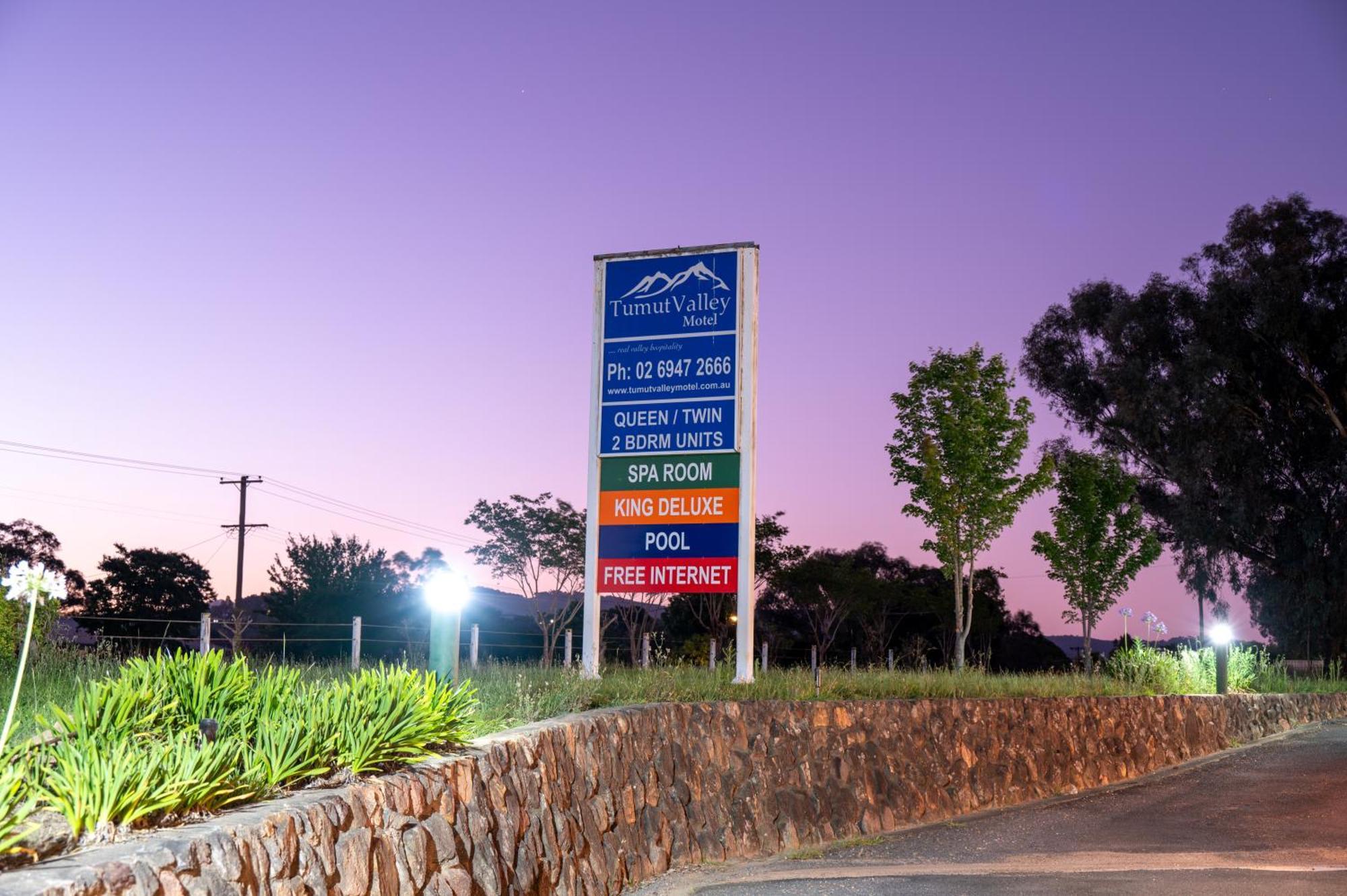 Tumut Valley Motel Pet Friendly Esterno foto