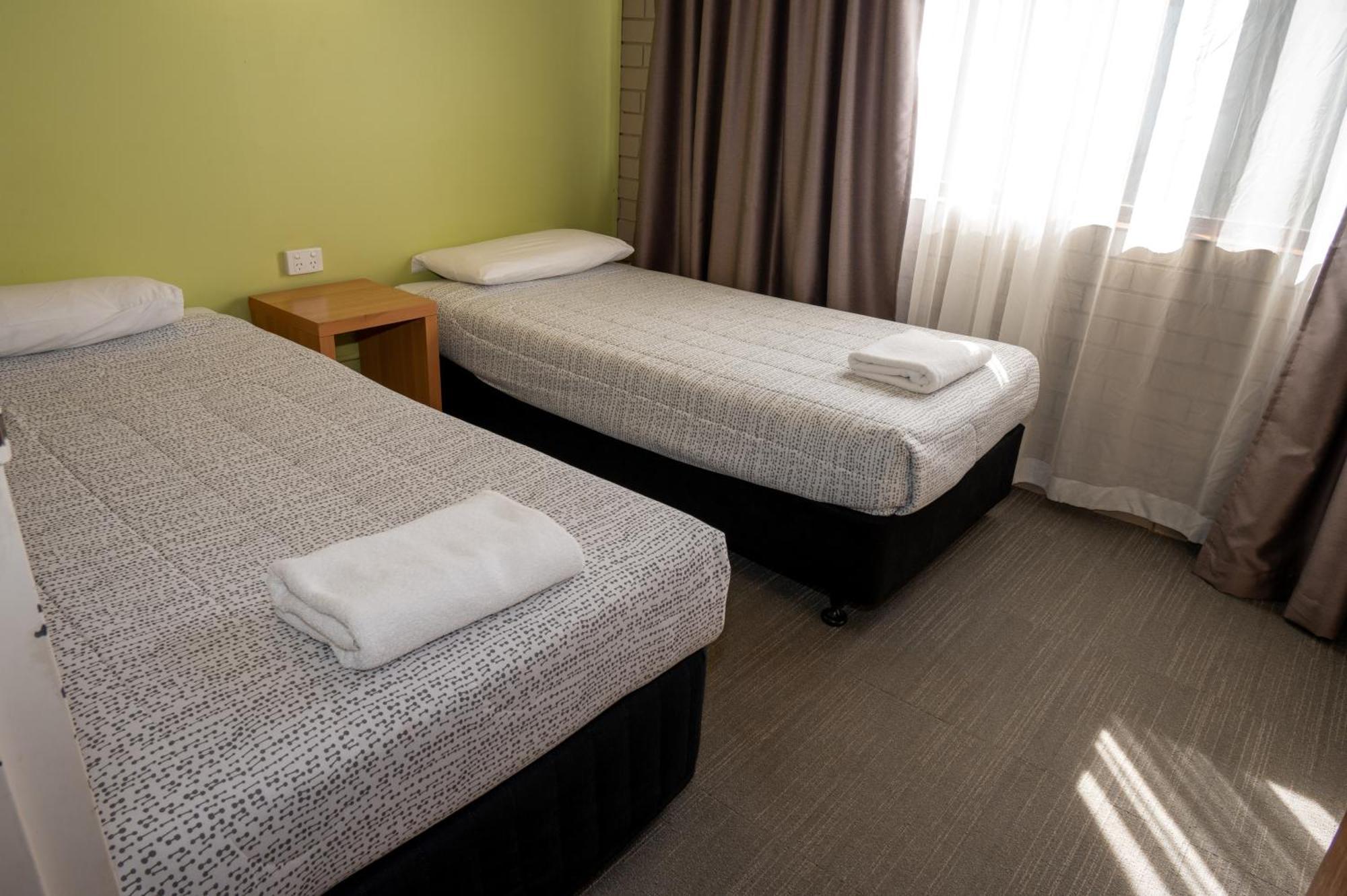 Tumut Valley Motel Pet Friendly Esterno foto