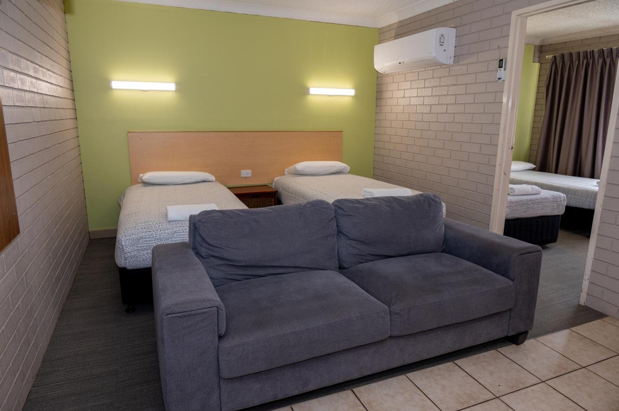 Tumut Valley Motel Pet Friendly Esterno foto