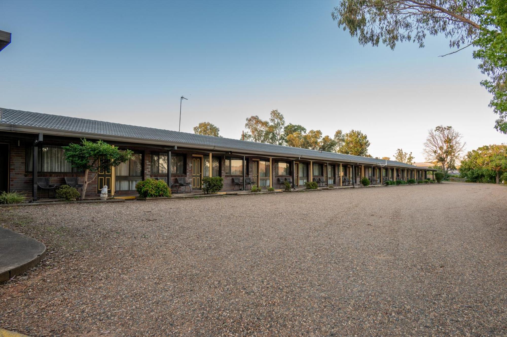Tumut Valley Motel Pet Friendly Esterno foto