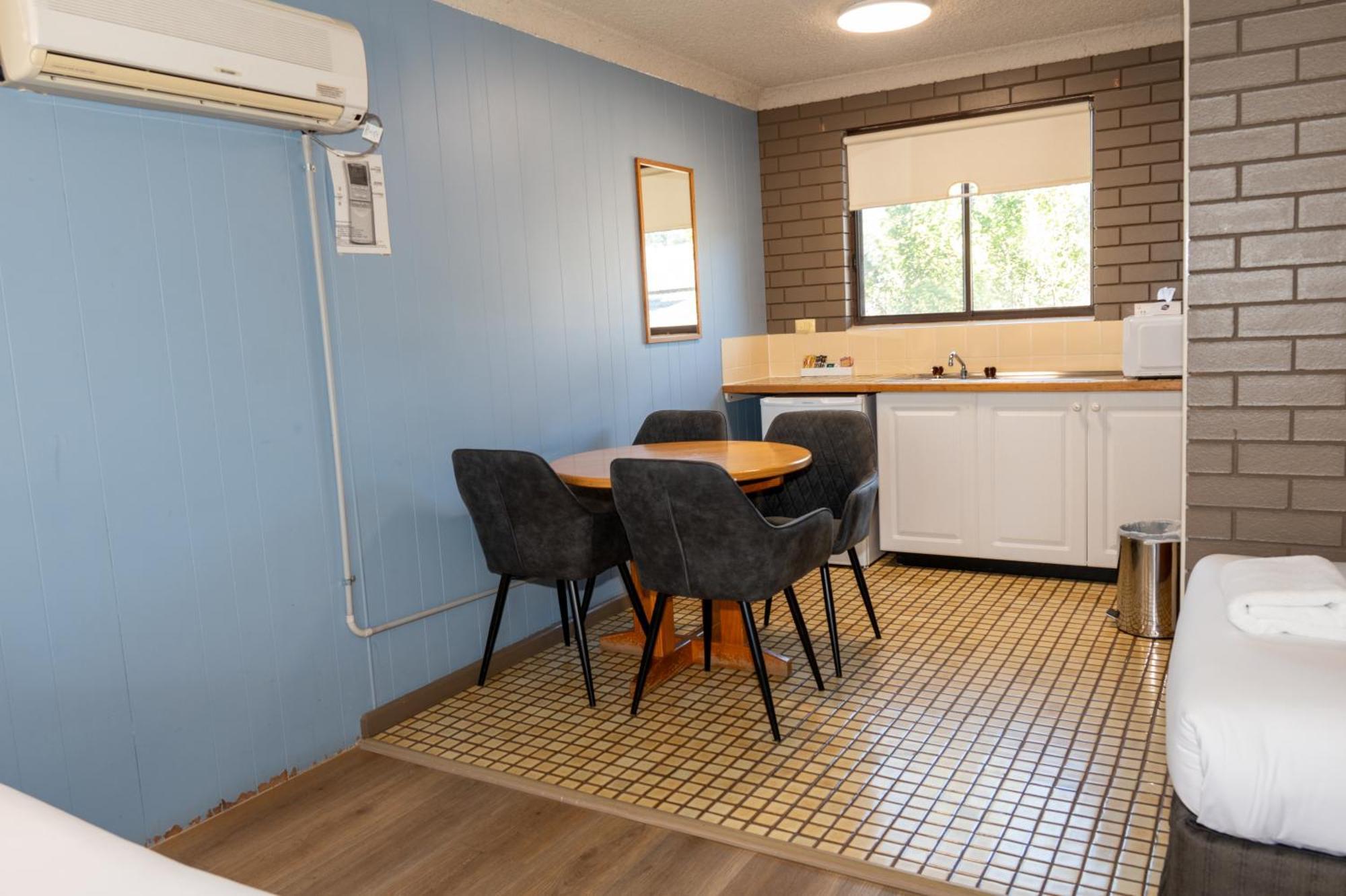 Tumut Valley Motel Pet Friendly Esterno foto