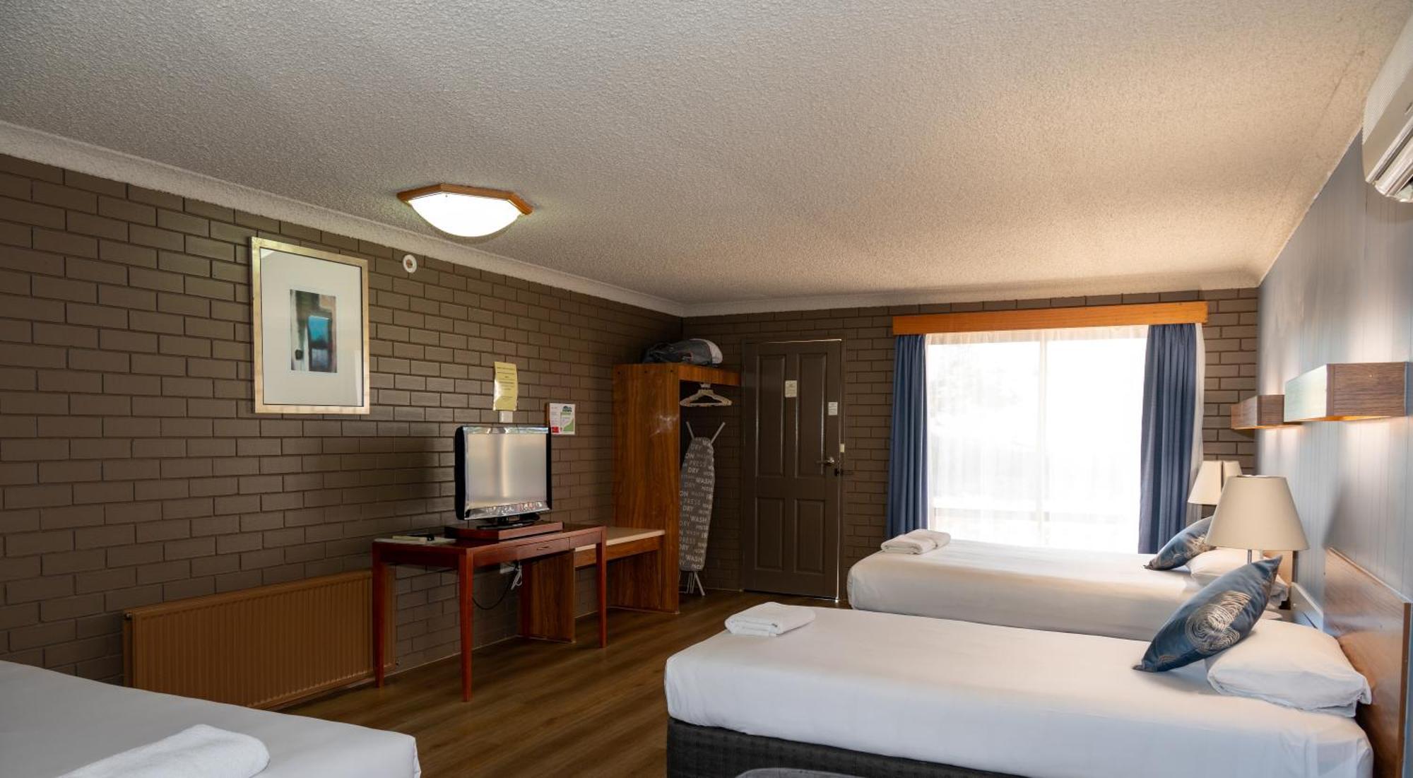 Tumut Valley Motel Pet Friendly Esterno foto