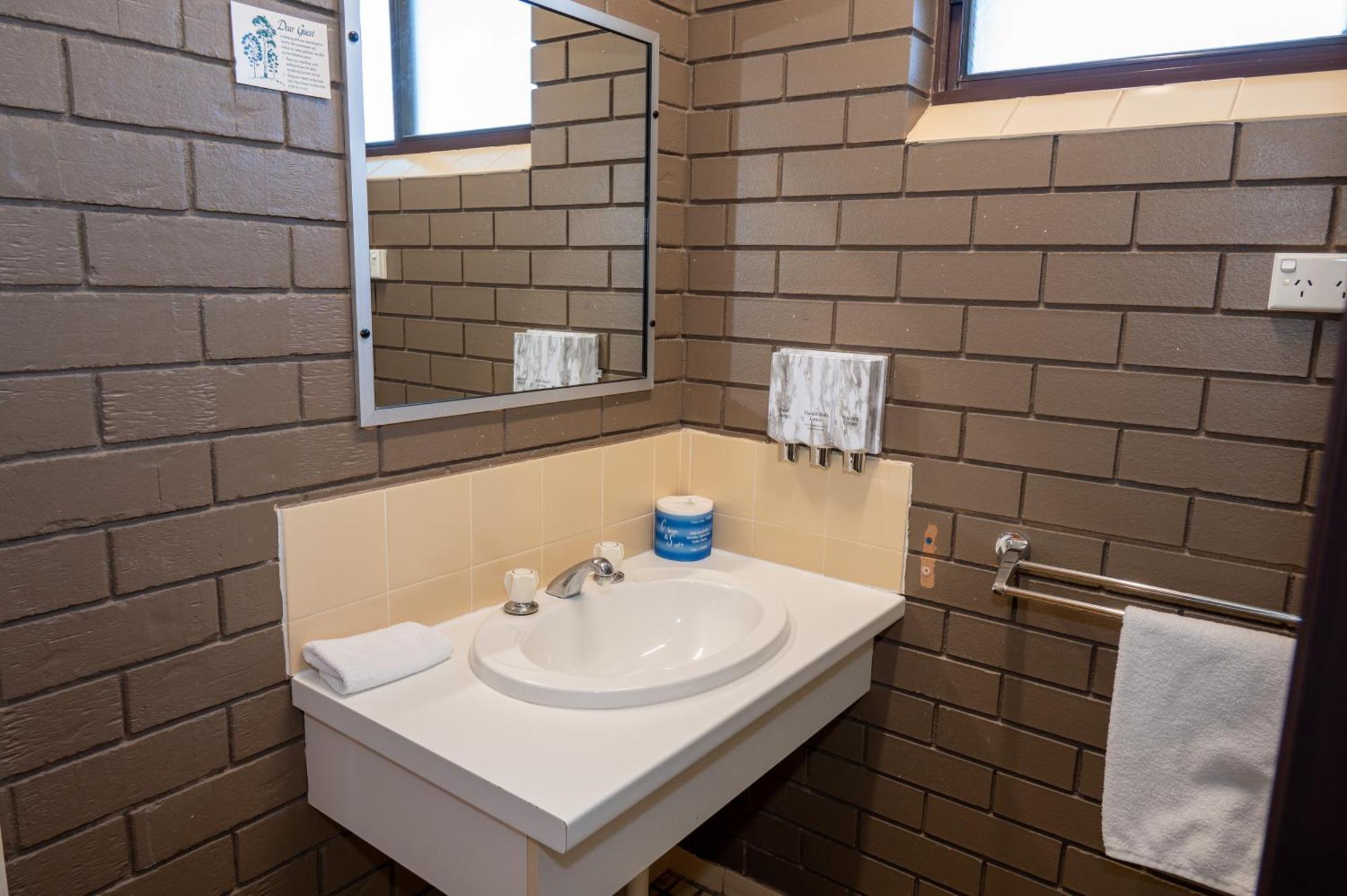 Tumut Valley Motel Pet Friendly Esterno foto