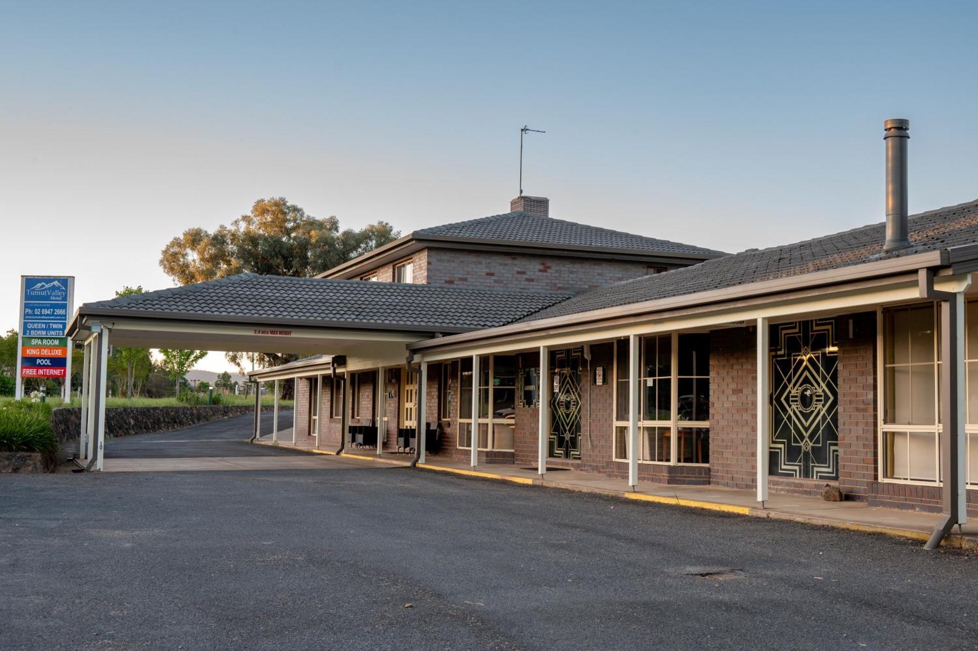Tumut Valley Motel Pet Friendly Esterno foto