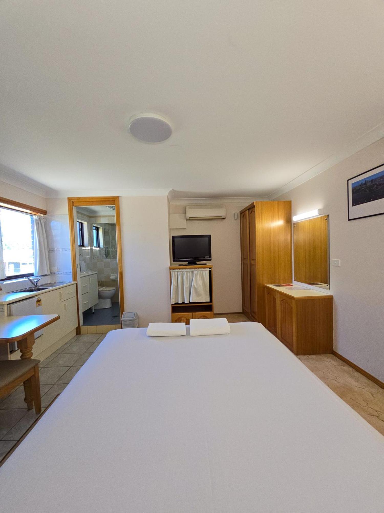 Tumut Valley Motel Pet Friendly Esterno foto