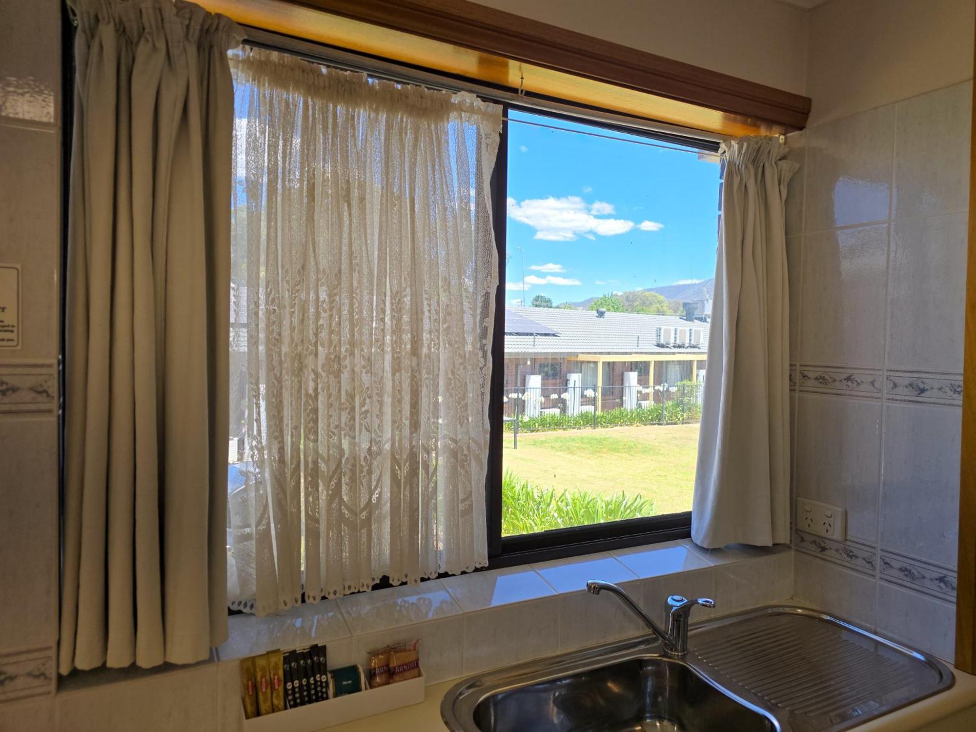 Tumut Valley Motel Pet Friendly Esterno foto