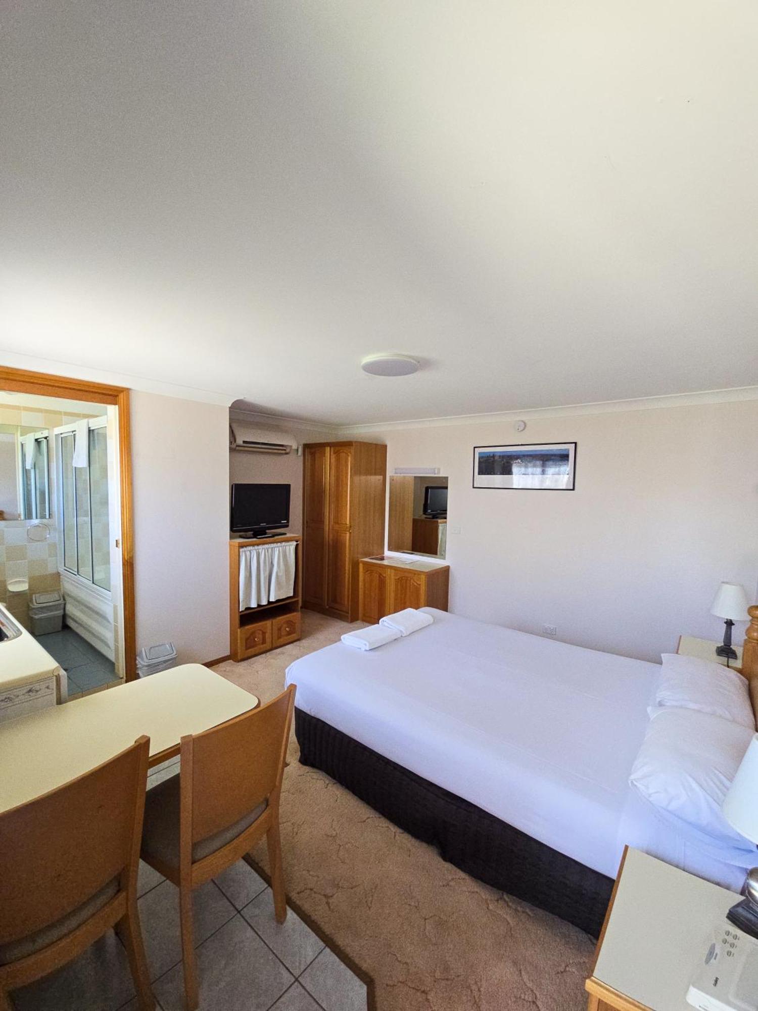 Tumut Valley Motel Pet Friendly Esterno foto