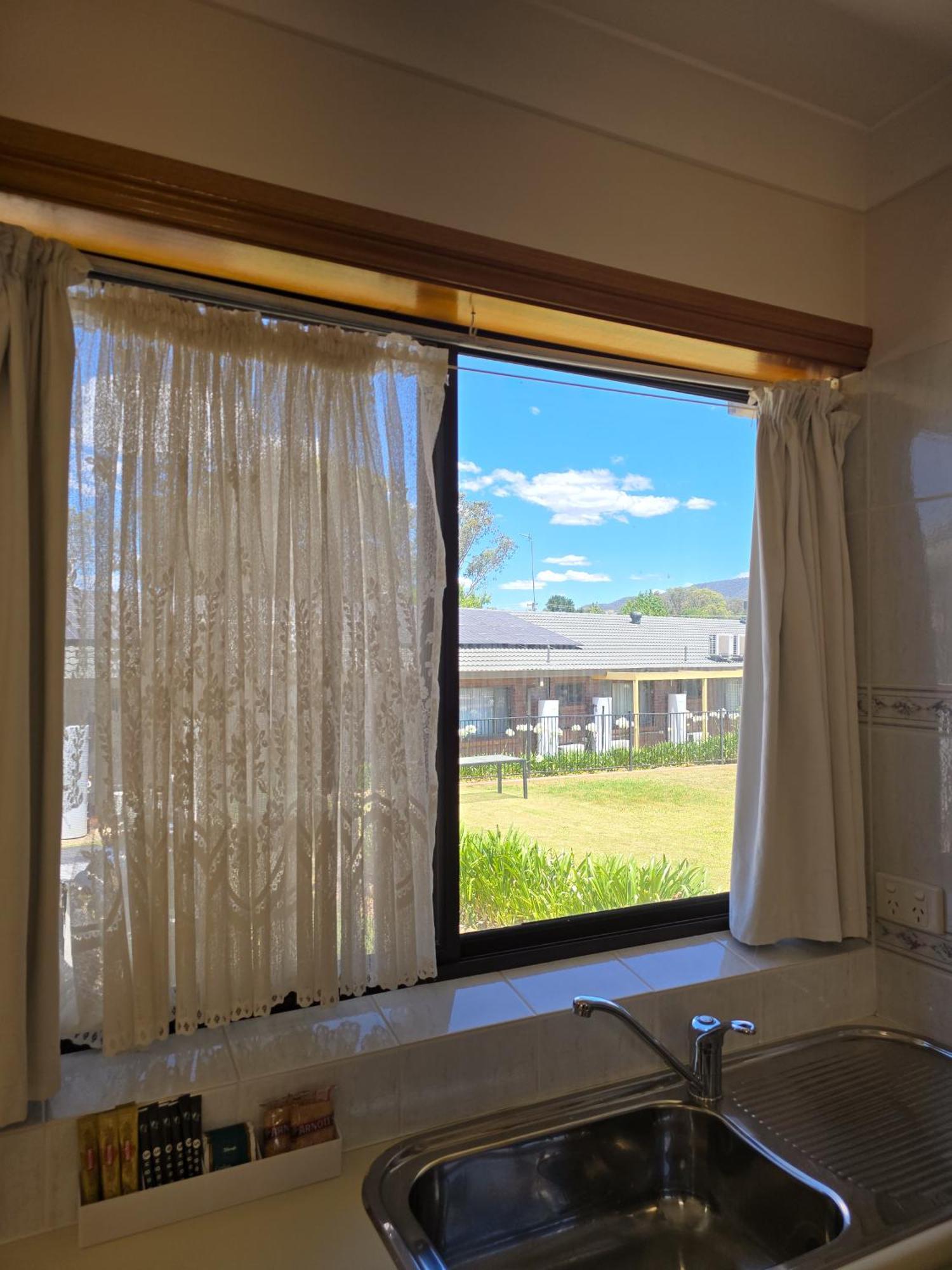 Tumut Valley Motel Pet Friendly Esterno foto